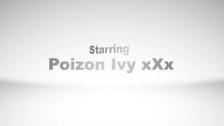 Superhotfilms : Poizon Ivy & Don Whoe get freaky outside.