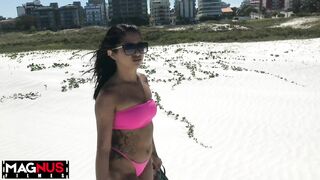 sex with stranger on the beach during the day