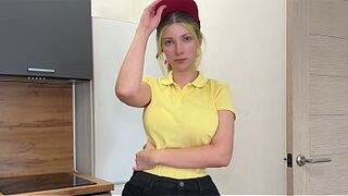 "How about I try your twat instead of pizza?" I fucked the cute pizza delivery cutie