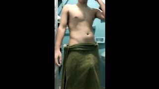 Pibito mimoso disrobes down in sultry nudity
