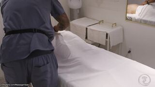 Legit massage client gets a pleased ending