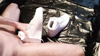 4K - Hard masturbation with Nike Airforce 1 Sneaker