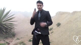 Joven se Escapa de la Oficina para Pegarse una Rica Paja al Aire Libre