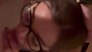 Amateur Beauty Gives Sloppy Oral-job