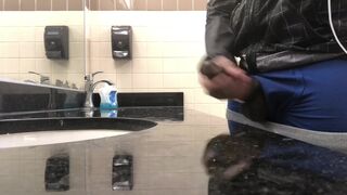 BBC JERKOFF CUMSHOT IN PUBLIC BATH
