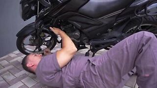 Big booty colombian desires her mechanic to cum in her mouth!