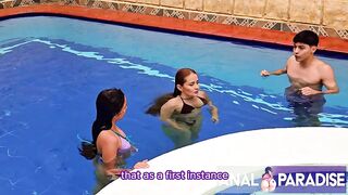 SWIMMING TRAINER HAS A 3SOME FUCKING EMMA ANTURIN AND KATHY LEE IN THE ASS AFTER THEIR FIRST CLASS.