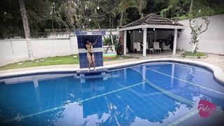 The Stepmother Caught Her Stepdaughter Playing with a Dildo in the Pool and Masturbated Her Until She Squirts.