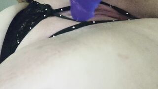 Thicc Tattooed Emo GF fucks herself