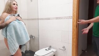 GOLDEN-HAIRED BUSTY MILF STEPMOM IN SHOWER SCREWED BY STEPSON