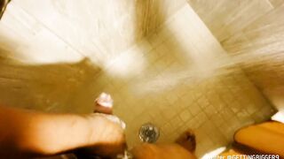 Chunky Stud Edging His BBC At A Public Shower ( TWITTER @GETTINGBIGGER9 )