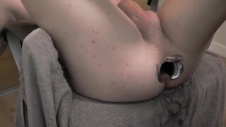 Dilatation bizarre avec speculum, gode à travers spéculum