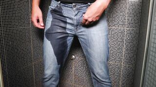 Guy pee inside his jeans and jizz flow on end