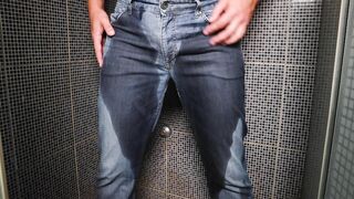 Guy pee inside his jeans and jizz flow on end