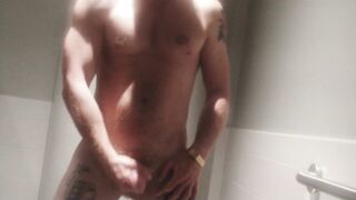 Nicholas Wonder getting Sex ? This chap goes the Distance !