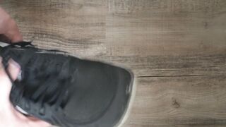 I cum in my girlfriends gym sneaker