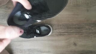 I cum in my girlfriends gym sneaker