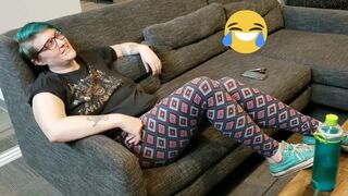 Seattle Ganja Domina-slut does public masturbation and a workout at the gym