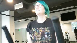 Seattle Ganja Domina-slut does public masturbation and a workout at the gym