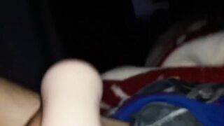 virgen masturbándose por primera vez con una pussy