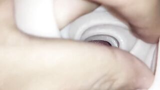 virgen masturbándose por primera vez con una pussy