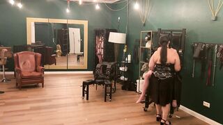 Latex Dommes Stretch Fastened Slave's Ass Wide Open