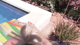 Rencounter Hawt Mature MILF Maggie Moon at the Hotel Pool