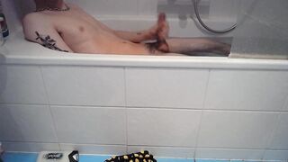 TEEN SLENDER MALE MASTURBATING IN BATHTUB HIGH