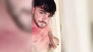 Scottish hunk cum in bath
