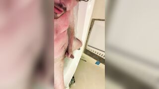 Scottish hunk cum in bath