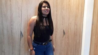 chica morena baila buscando fama