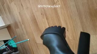 Foot heel play