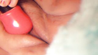 SUPER SOAKED TWAT CUMS ON CAMERA HARD