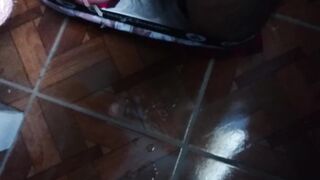 Playing with my Schlong, I cum!!