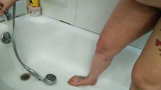 Peeing on myself and twat play till I cum