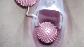 CLOSE UP CUNT MASTURBATION