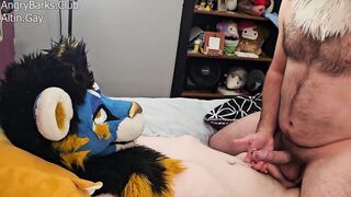 Worthy boy humps