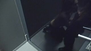 Daring! Oral job-job in the Stairwell!