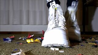 Toycar Crushing with Buffalo Sneaker (Trailer)