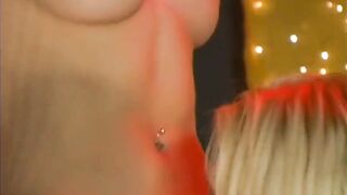 This hottie can't live without to be licked by her gf