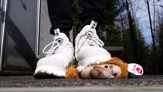 Teddy vs. Buffalo Sneaker