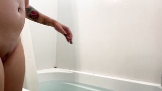 Quick pee in the bath