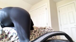Farting in leggings while watching youtube