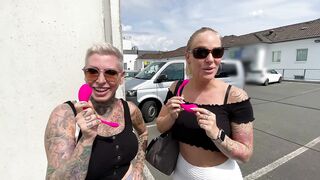 Lara CumKitten - Teaser FERNGESTEUERT durch die City