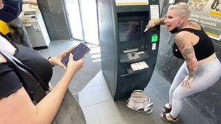 Lara CumKitten - Teaser FERNGESTEUERT durch die City