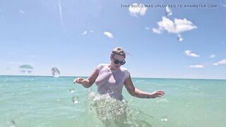 Wet White T-shirt Swimming Underwater
