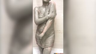 MILF Take a Shower in a Juicy Suit - Mud Masturbation in the Bath