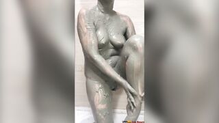 MILF Take a Shower in a Juicy Suit - Mud Masturbation in the Bath