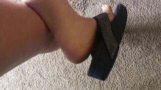 I love the way My feet sound in My flip flops!