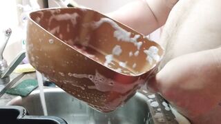 A dude doing the dishes!!! PT. 1